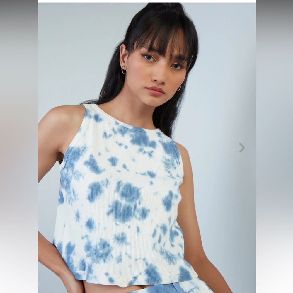 Blue and White Sleeveless Tie-Dye Tank Top